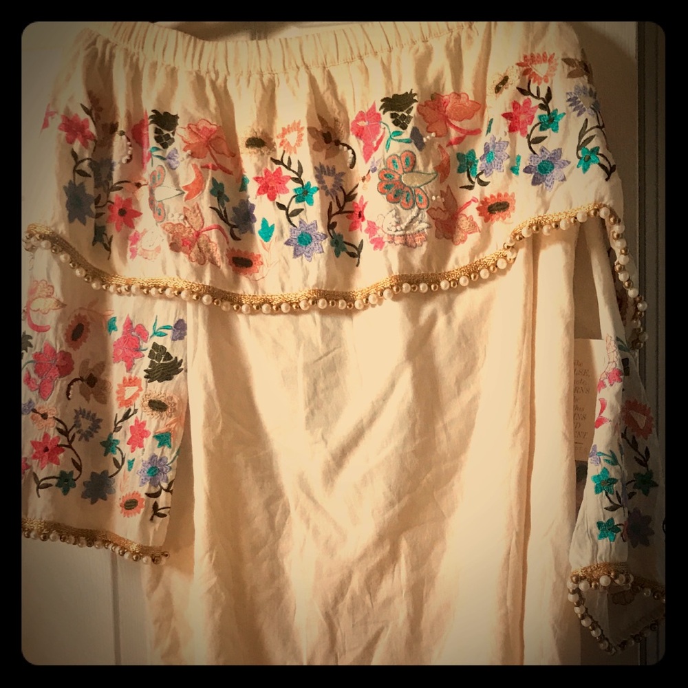 Boston Proper WITH TAGS- never worn Off SHOULDER!